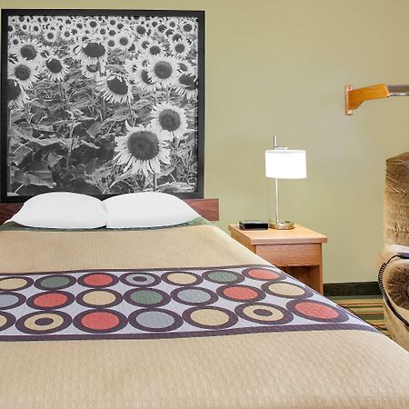 Super 8 By Wyndham Mt Pleasant Motel Mount Pleasant Екстериор снимка