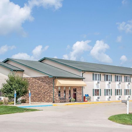 Super 8 By Wyndham Mt Pleasant Motel Mount Pleasant Екстериор снимка