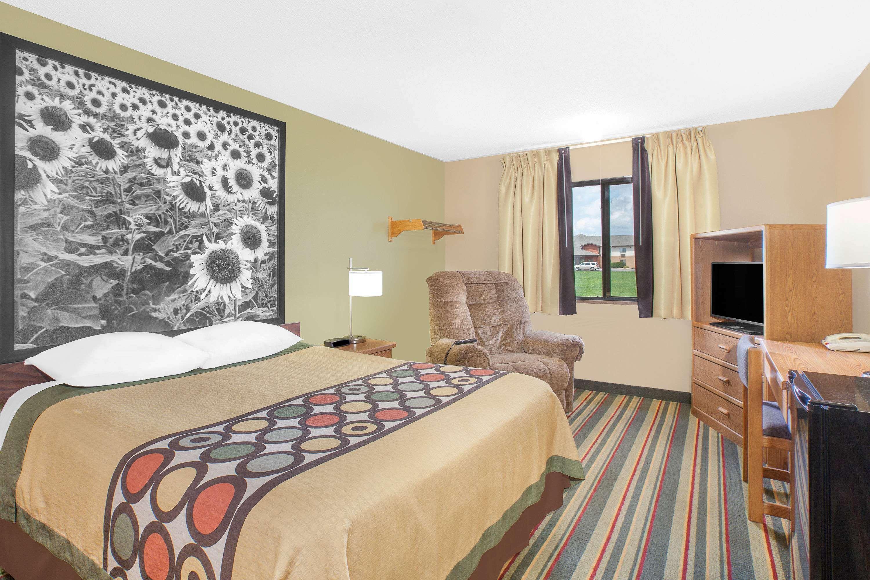 Super 8 By Wyndham Mt Pleasant Motel Mount Pleasant Екстериор снимка