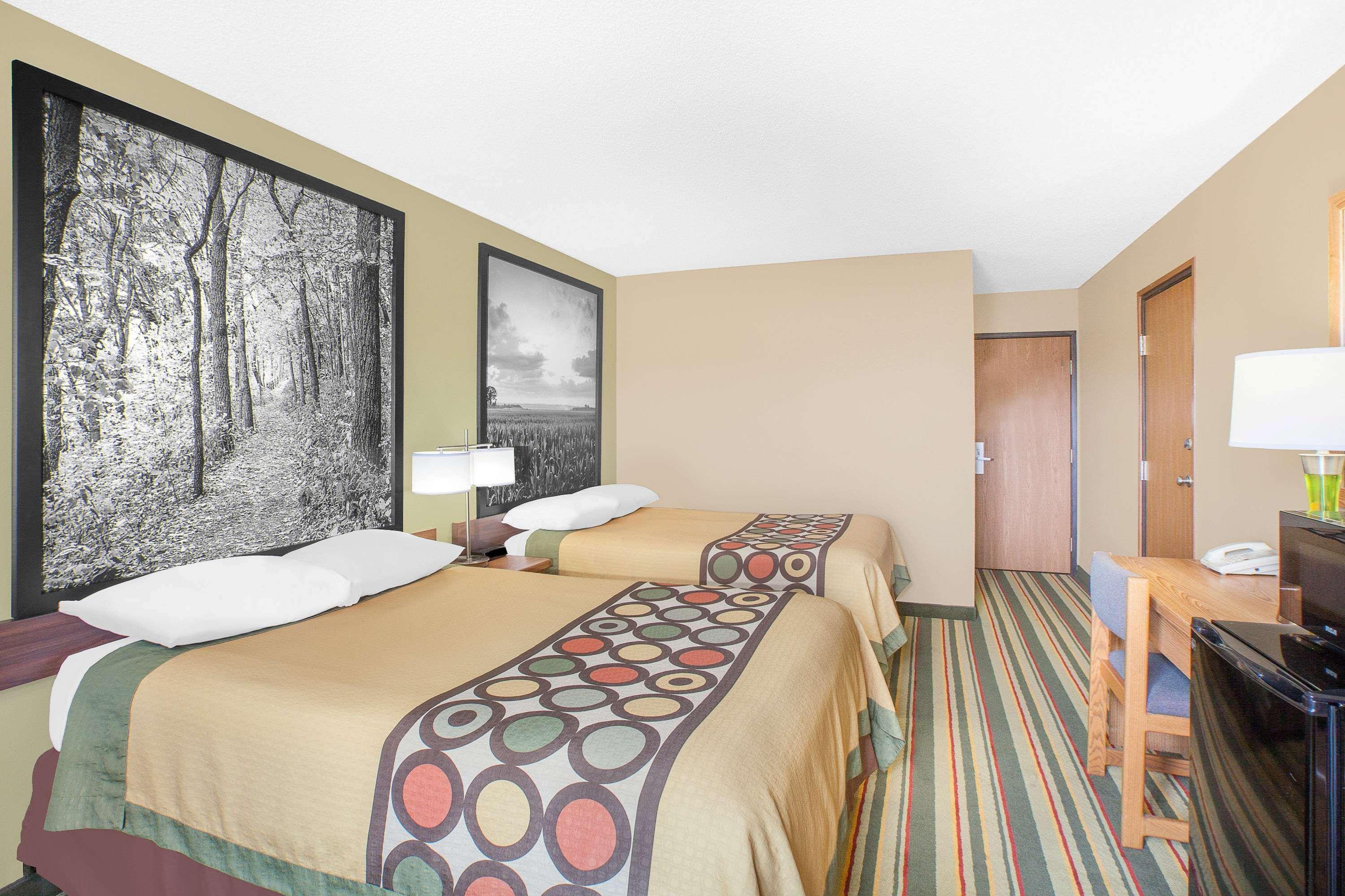 Super 8 By Wyndham Mt Pleasant Motel Mount Pleasant Екстериор снимка
