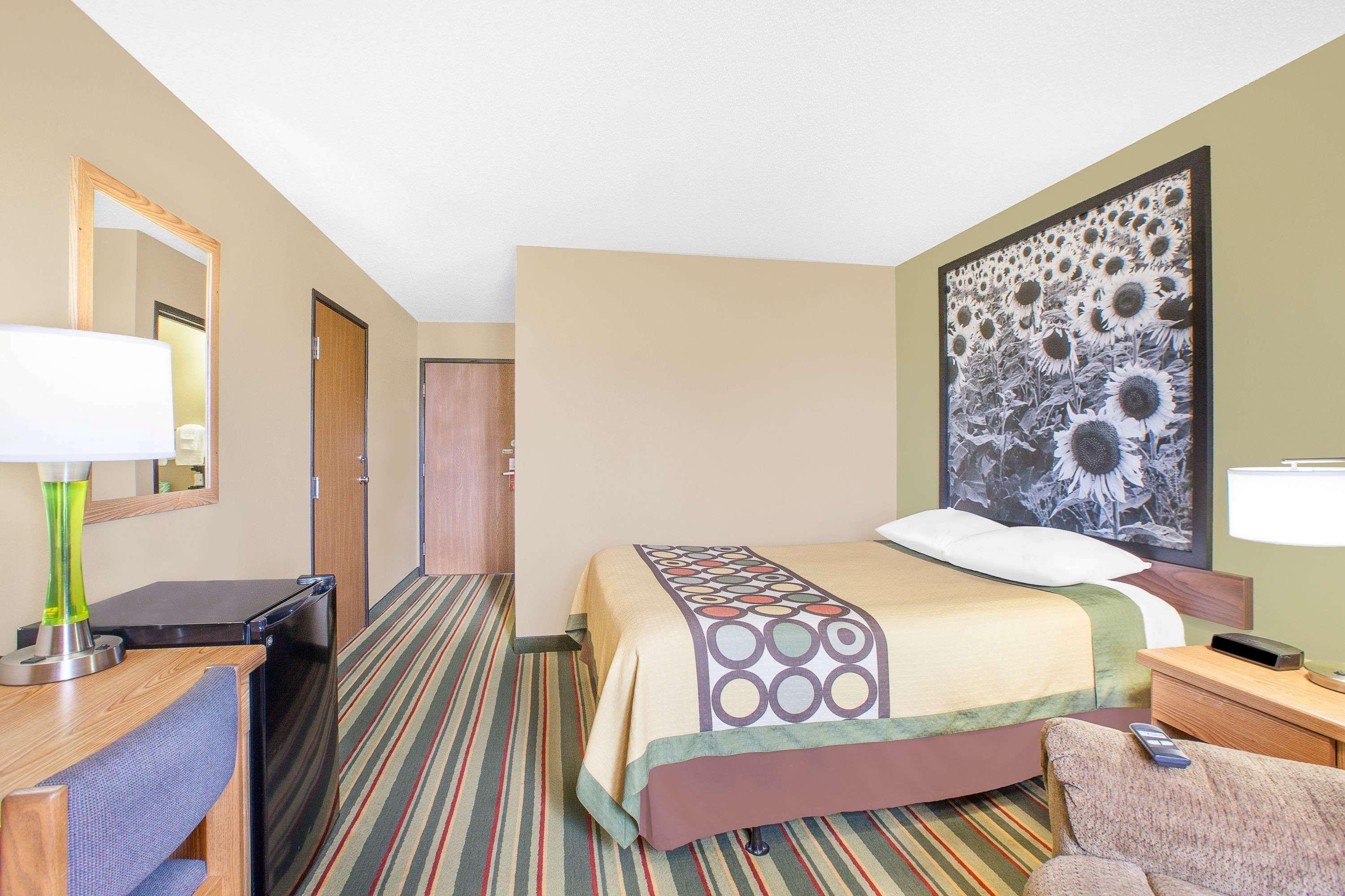 Super 8 By Wyndham Mt Pleasant Motel Mount Pleasant Екстериор снимка
